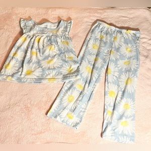 Carter’s size 5t girl pajamas